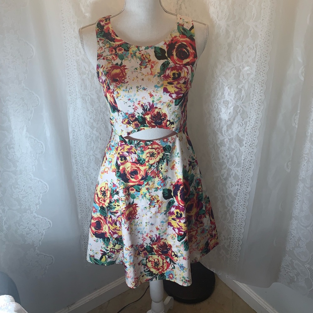 Material Girl floral print medium A line dress - Picture 6 of 8
